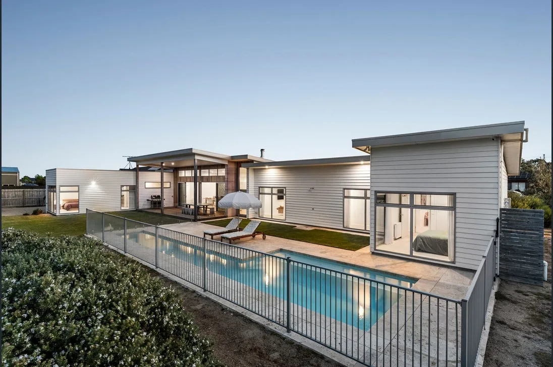 Aluminium pool fencing around a Gold Coast home